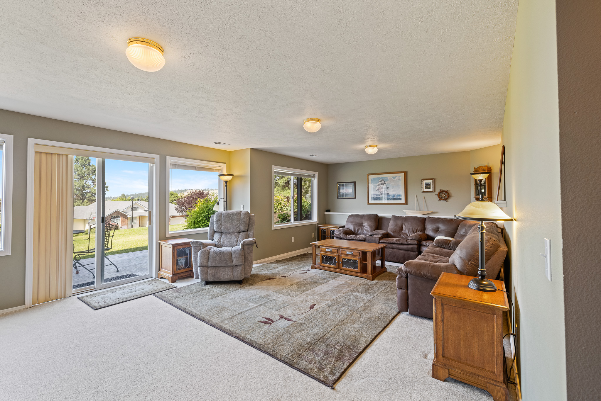 16 Fam Room Downstairs