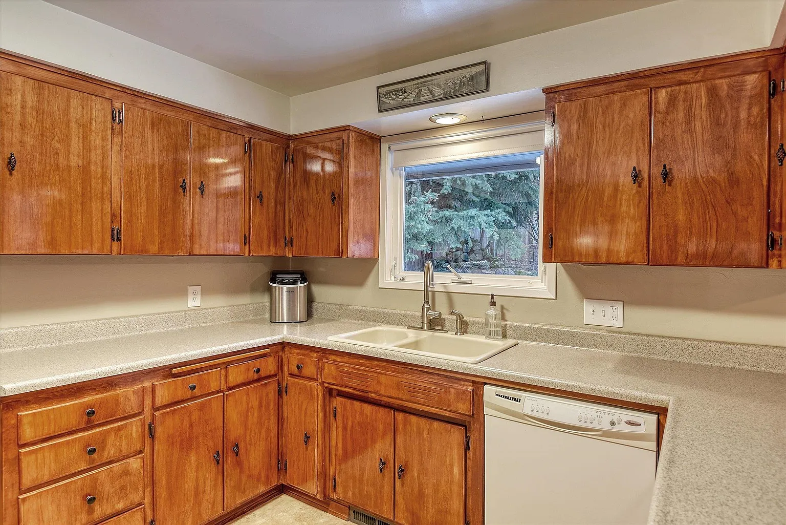 f594fed4b2fecc4a56fbdeb46d96d119 uncropped scaled within 1536 1152